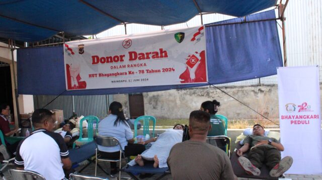 Personel Kodim 1601 /Sumba Timur Ikuti Donor Darah HUT Bhayangkara Ke -78 Tahun 2024