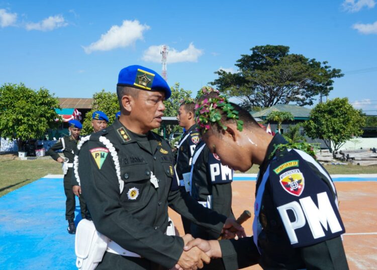 Dandenpom IX/1 Kupang Pimpin Acara Tradisi Masuk Satuan