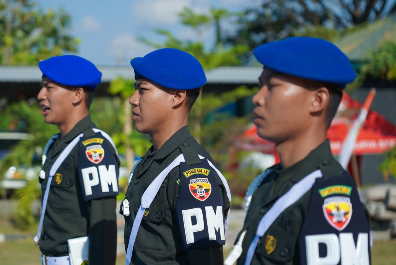 Dandenpom IX/1 Kupang Pimpin Acara Tradisi Masuk Satuan