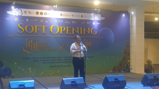 Sekda Herman Suryatman Lakukan "Soft Opening" Karya Kreatif Jawa Barat dan Pekan Kerajinan Jawa Barat 2024