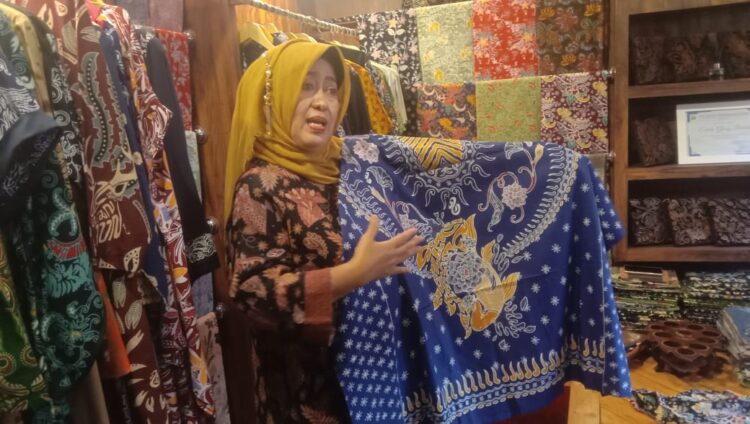Menyambut Hari Aksara Dunia Dengan Sejuta Manfaat, Desa Sayati Bandung Jadikan Sentral Batik Destinasi Wisata Ekonomi Kreatif Menyambut Hari Aksara Dunia Dengan Sejuta Manfaat, Desa Sayati Bandung Jadikan Sentral Batik Destinasi Wisata Ekonomi Kreatif