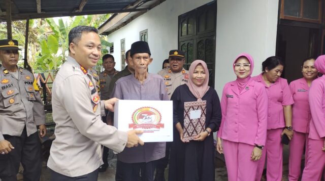 Anjangsana, Kapolres Mabar Kunjungi Para Purnawirawan dan Warakawuri Polri di Labuan Bajo