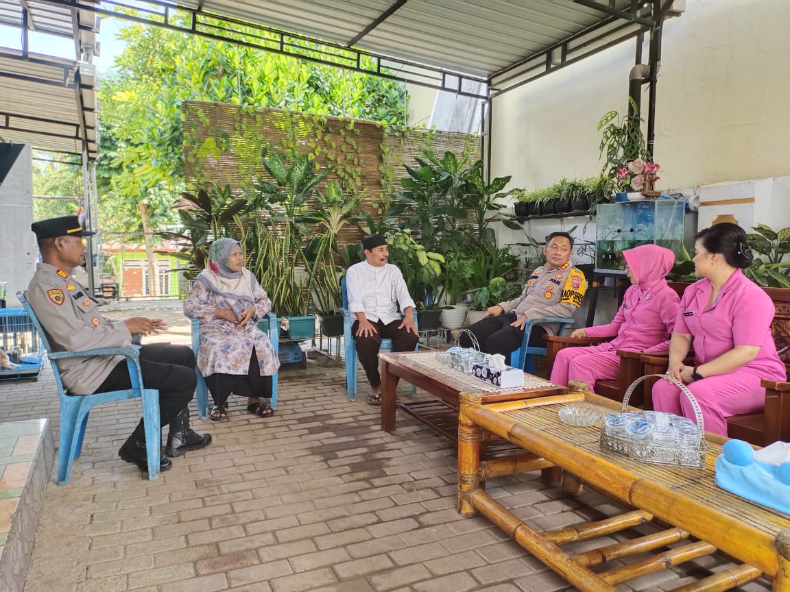 Anjangsana, Kapolres Mabar Kunjungi Para Purnawirawan dan Warakawuri Polri di Labuan Bajo