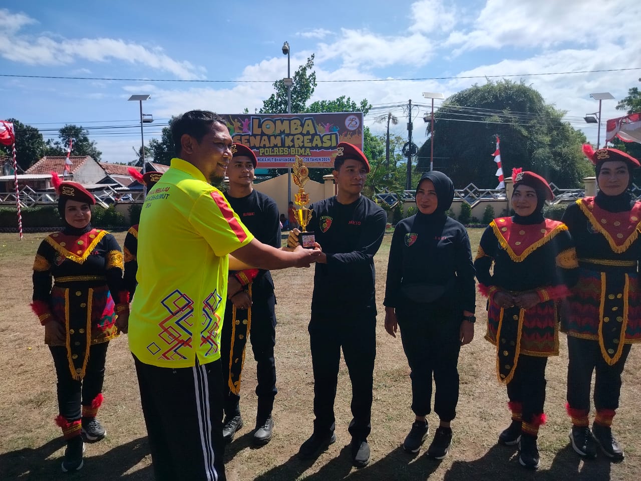 Semarak HUT Bhayangkara Ke-78, Sat Lantas Polres Bima Raih Juara 1 Lomba Senam Kreasi