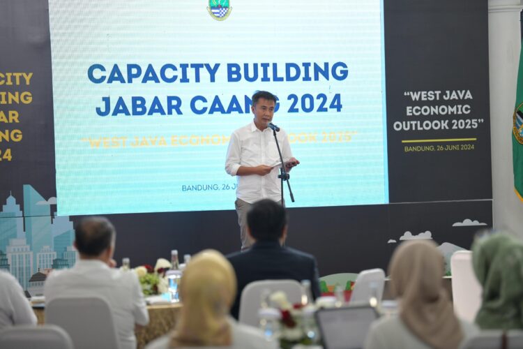 Capacity Building Jabar Caang Tingkatkan Wawasan Kepala OPD dan Dirut BUMD Mengenai Isu Ekonomi Global - Regional