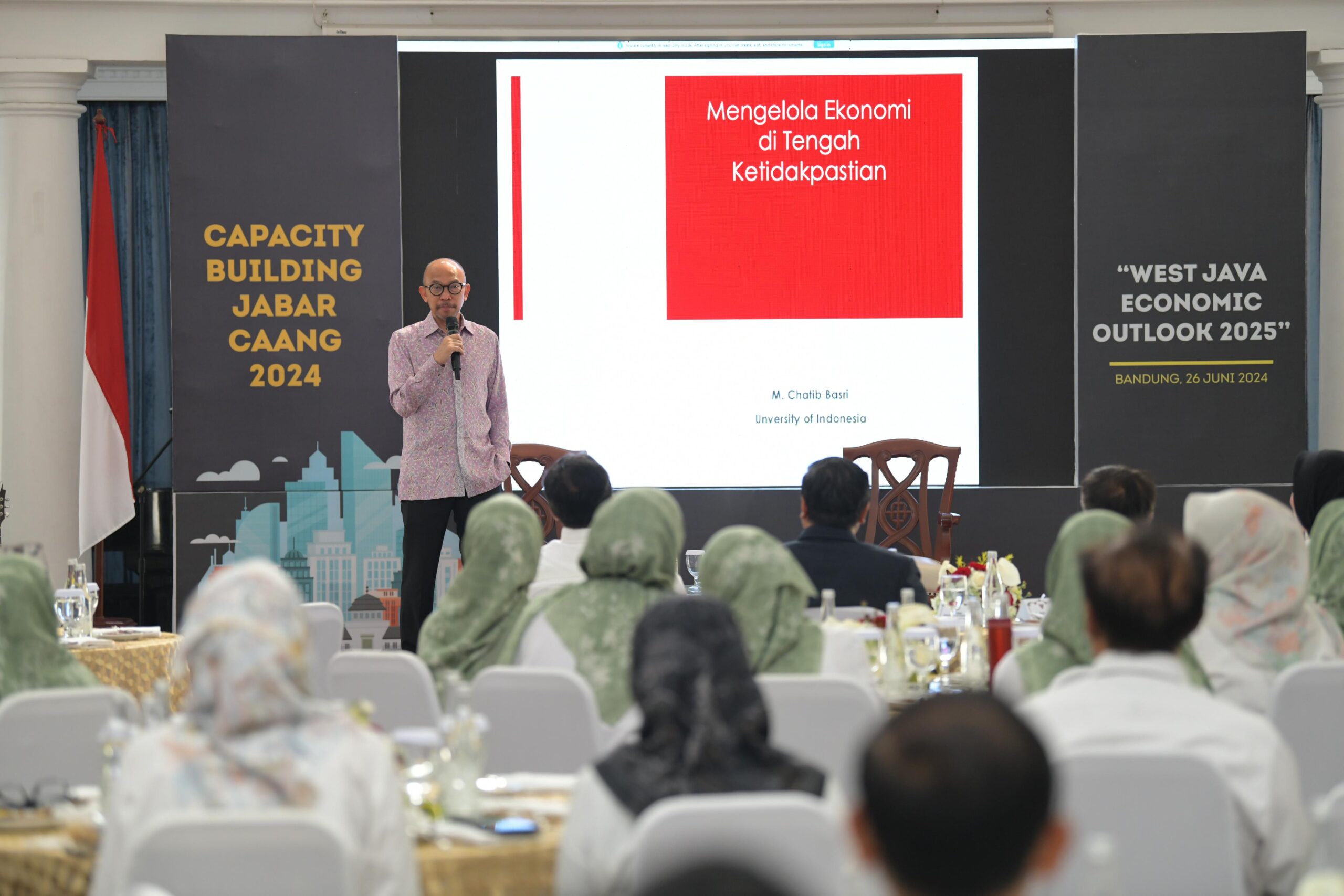 Capacity Building Jabar Caang Tingkatkan Wawasan Kepala OPD dan Dirut BUMD Mengenai Isu Ekonomi Global - Regional