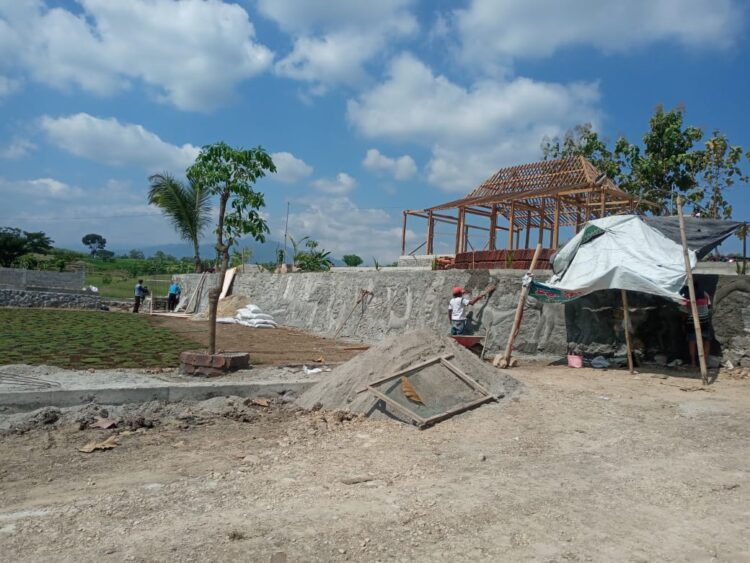 Pengunjung Harap Sabar, Proyek Pendukung Kolam Renang Pangonan Tengah Dikebut Pengunjung Harap Sabar, Proyek Pendukung Kolam Renang Pangonan Tengah Dikebut