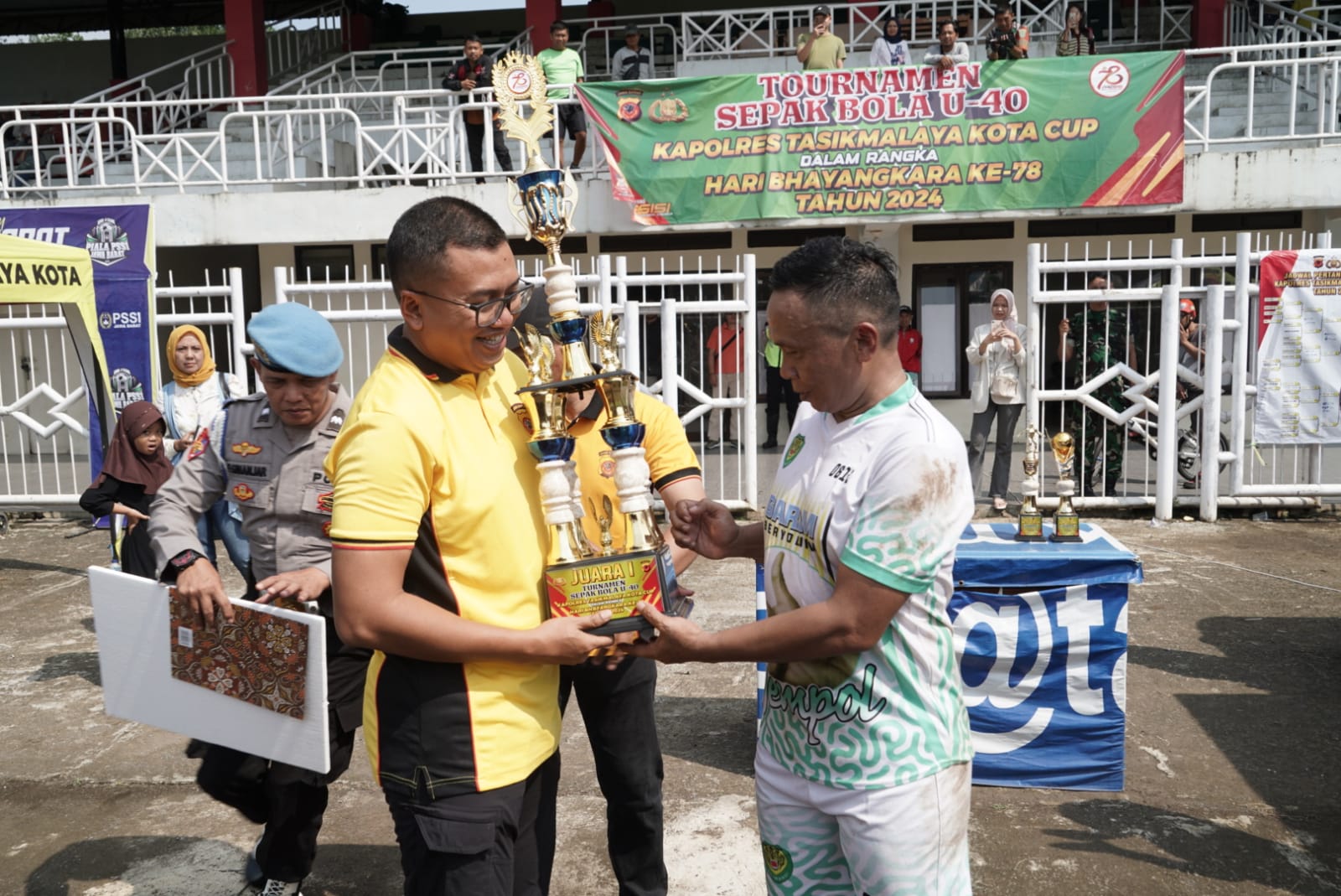 Meriahkan Hari Bhayangkara ke 78, Kodim FC Juara Sepakbola U-40 Piala Kapolres Tasikmalaya Kota