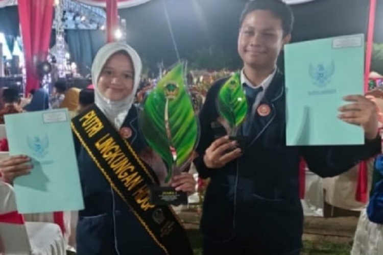 Aroma Bunga SMPN 1 Mejayan Terhampar Sebagai Putri Duta Lingkungan Hidup  Kabupaten Madiun