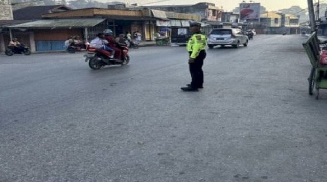 Sat Lantas Polres Sumba Barat Terus Melaksanakan Gatur Pagi