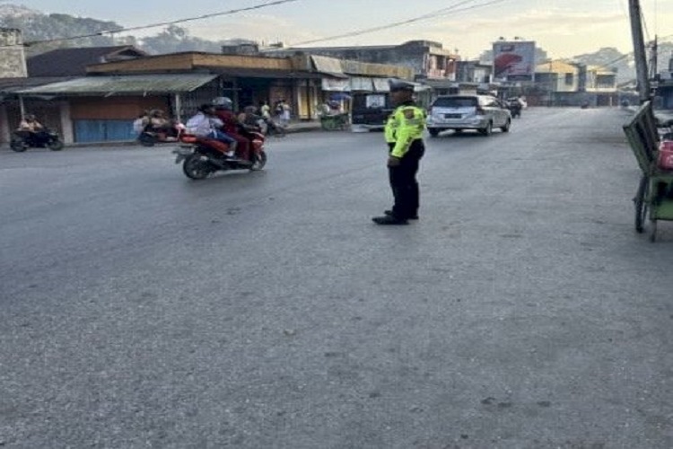 Sat Lantas Polres Sumba Barat Terus Melaksanakan Gatur Pagi