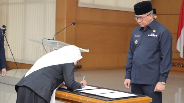 Pj. Wali Kota Cimahi Lantik Pejabat Struktural Dan Fungsional