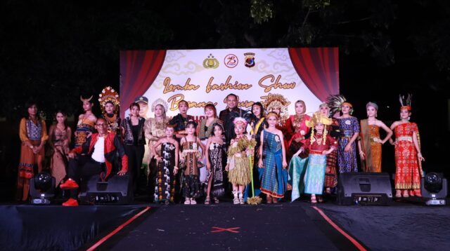 Polres Mabar Gelar Fashion Show Busana Nusantara di Labuan Bajo