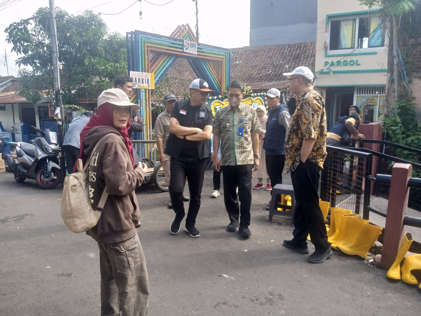 Lurah Cibadak Terima Tamu dari Asda II dan Kabag. Pembangunan Kota Bandung di acara Kunjungan Kerja