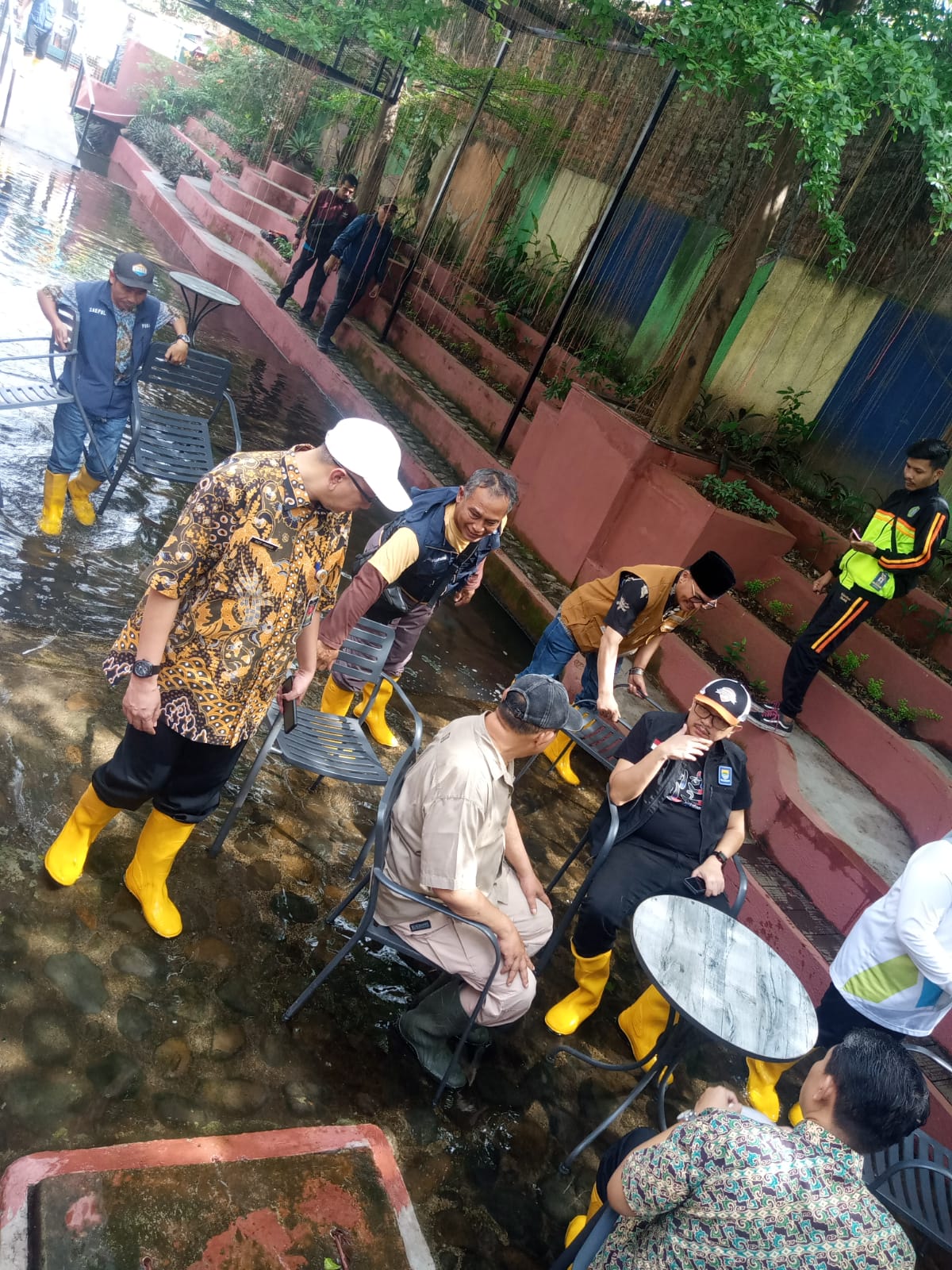 Lurah Cibadak Terima Tamu dari Asda II dan Kabag. Pembangunan Kota Bandung di acara Kunjungan Kerja