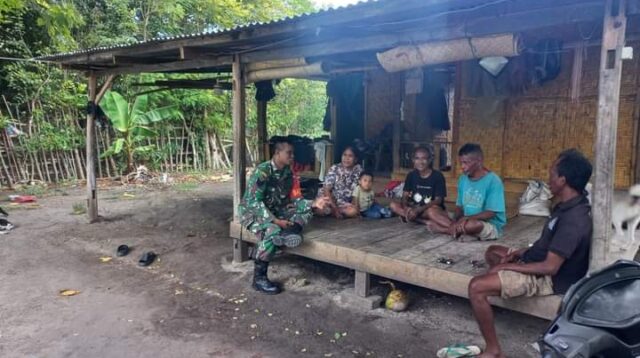 Jelang Pilkada, Babinsa Koramil 03/Pahunga Lodu Himbau Warga Binaan Agar Tetap Menjaga Keamanan