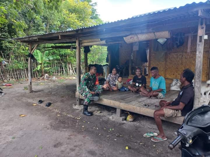 Jelang Pilkada, Babinsa Koramil 03/Pahunga Lodu Himbau Warga Binaan Agar Tetap Menjaga Keamanan