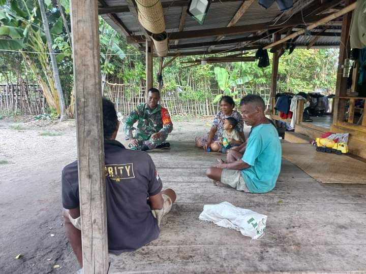 Jelang Pilkada, Babinsa Koramil 03/Pahunga Lodu Himbau Warga Binaan Agar Tetap Menjaga Keamanan