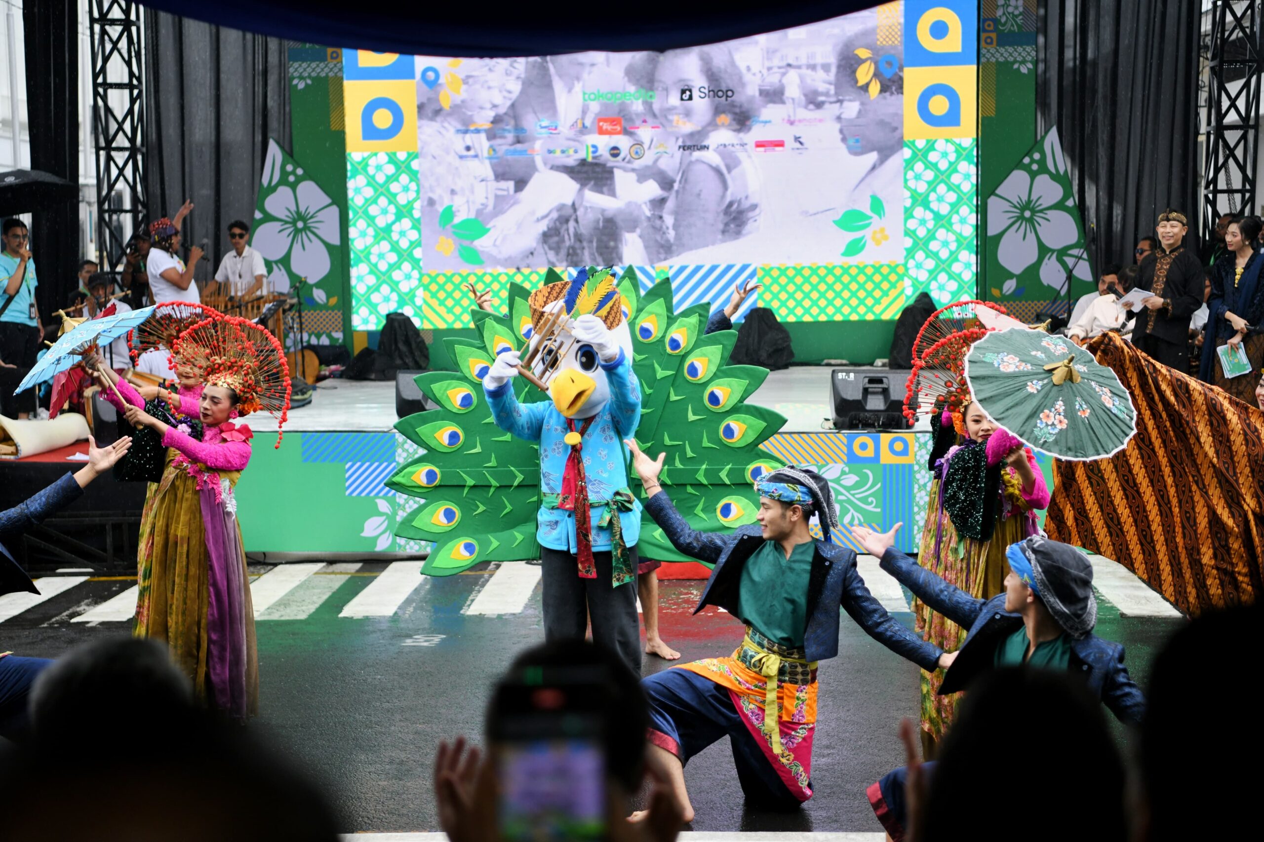 Asia Africa Festival 2024, Bey Machmudin Gelorakan Spirit Dasa Sila Bandung