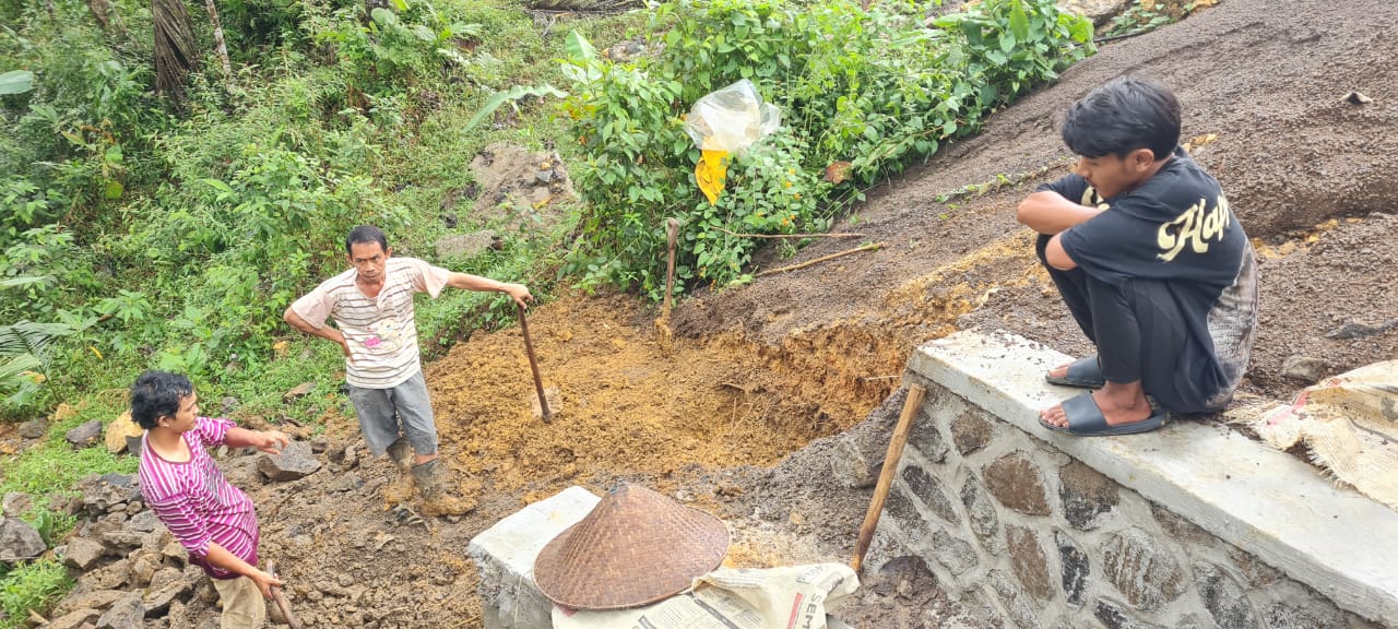 Kadis PUTRPP-LH Kab. Tasik Masuk Angin, Engan Di Klarifikasi, Proyek Rekontruksi Lengkongbarang -Pasirgintung Yang di Keluhkan Warga