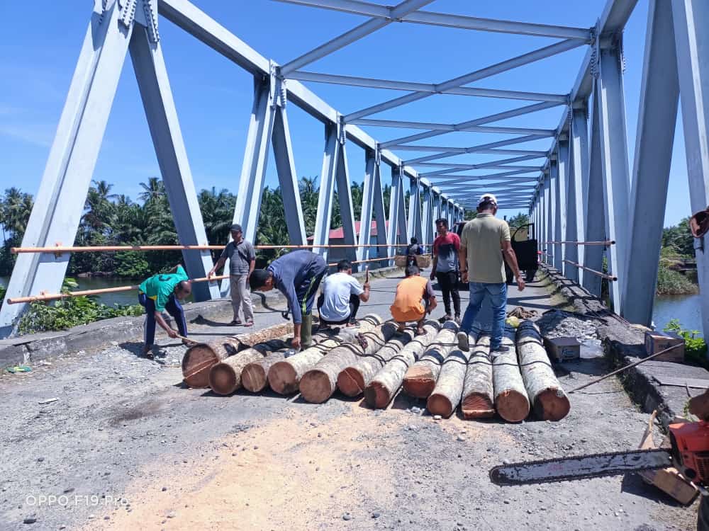 Lantai Jembatan Kuala Tripa Nagan Raya, Aceh Jebol, Berikut Penjelasan Ir. Tamarlan, ST