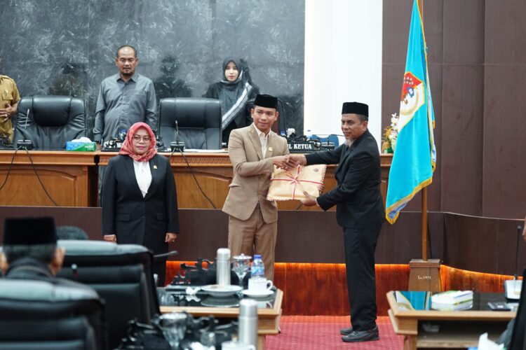 Pj. Bupati Nagan Raya, Fitriany Farhas, AP, S.Sos, M.Si, Sampaikan dua Raqan RTRW Tahun 2024-2044