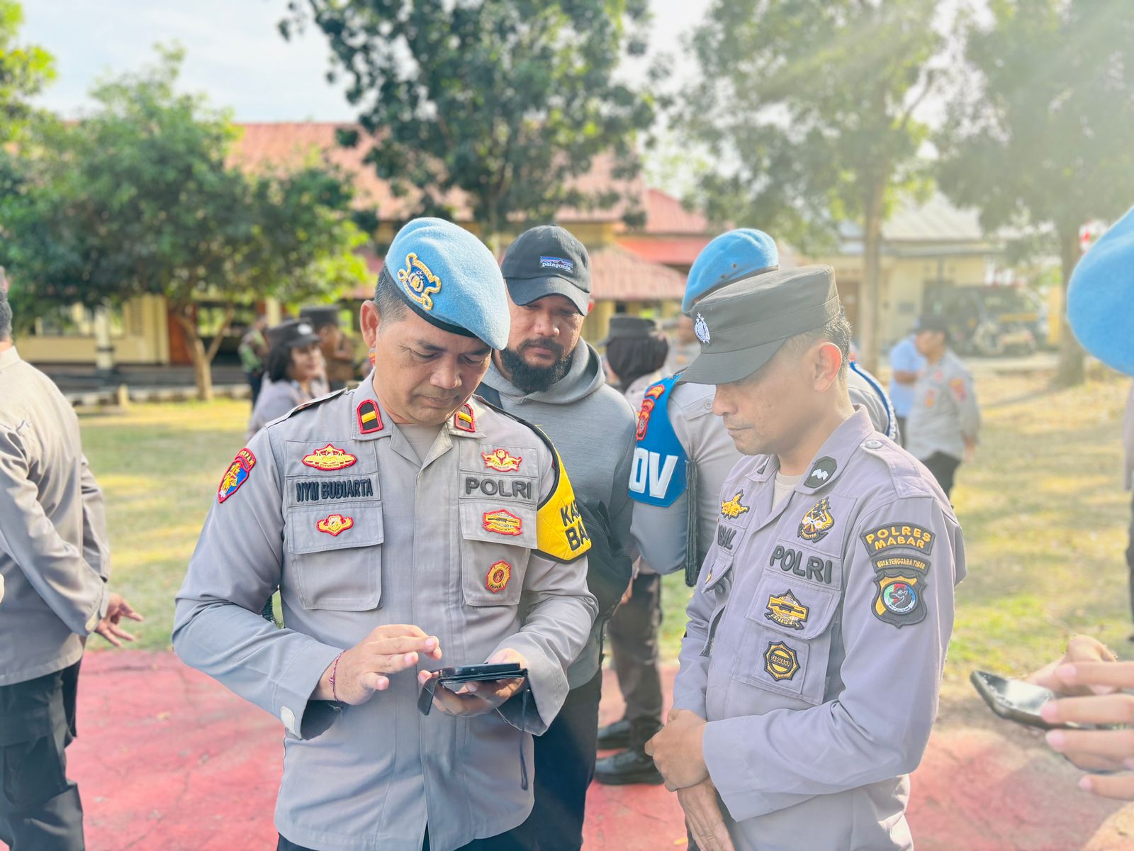 Maraknya Kasus Judi Online, Propam Cek Handphone Milik Anggota Polres Manggarai Barat