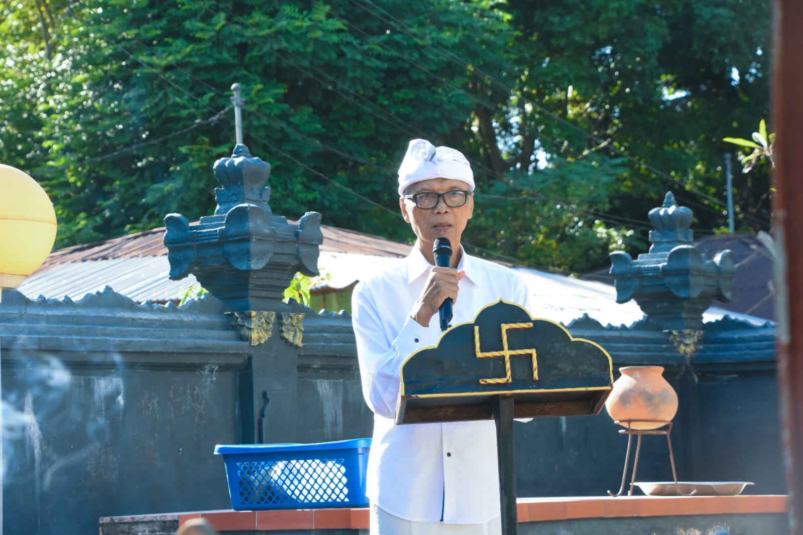 Korem 161/Wira Sakti gelar Binroh Hindu pada Hari Saraswati di Pura Wira Tirtha Yudha Asten Kuanino