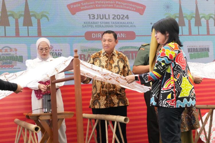 Luncurkan Layanan Batik di Tasikmalaya, Amanda Soemedi: Momentum Tingkatkan Pelayanan kepada Industri Kecil dan Menengah