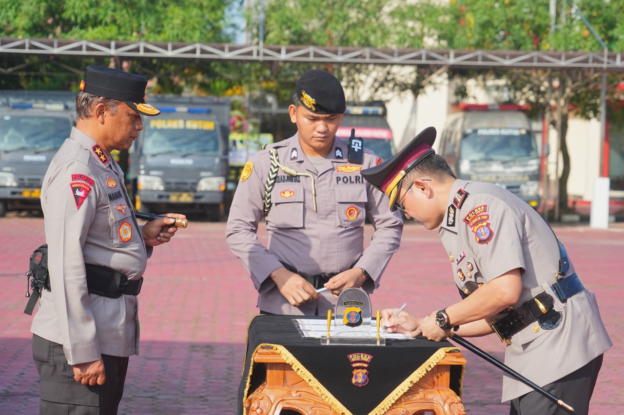 Pisah Sambut Kapolres Kutim, Kapolda Kaltim Pimpin Upacara Serah Terima Jabatan