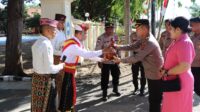 Ritual Kepok Curu dan Tradisi Pedang Pora Warnai Penyambutan Kapolres Baru di Labuan Bajo