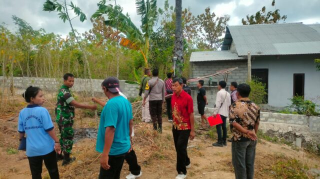 Babinsa Koramil 05/Waingapu Dampingi Petugas Pertanahan Pengukuran Tanah