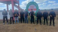 Personel Polres Sumba Barat dan Brimob Compi 2 Batalyon C Pelopor Amankan Pacuan Kuda Personel Polres Sumba Barat dan Brimob Compi 2 Batalyon C Pelopor Amankan Pacuan Kuda