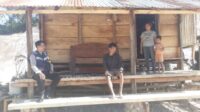 Bhabinkamtibmas Polsek Loli Gencar Lakukan Sambang di Desa Binaannya Bhabinkamtibmas Polsek Loli Gencar Lakukan Sambang di Desa Binaannya