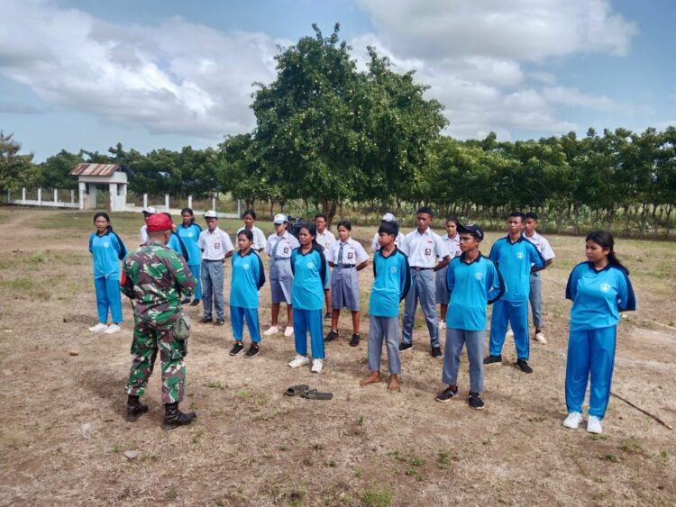 Babinsa Koramil 06/Karera Melaksanakan Kegiatan Seleksi Paskibra Tingkat Kecamatan Karera