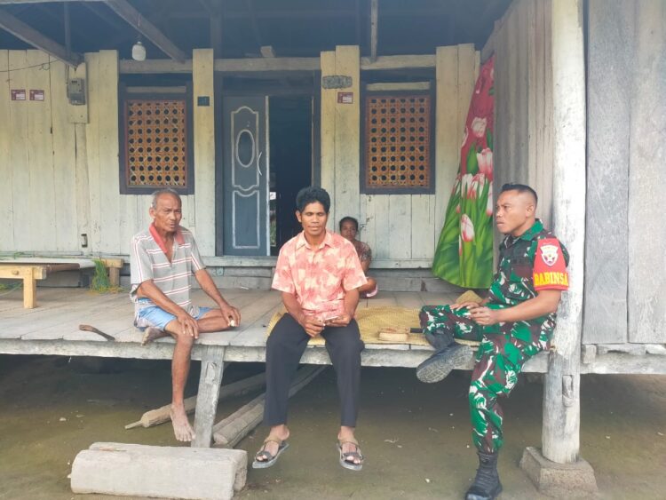 Jaga Kondusifitas Jelang Pilkada, Babinsa Koramil 03/Pahunga Lodu Rutin Lakukan Komsos di Wilayah Binaan