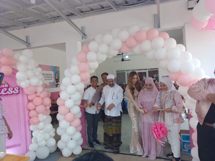 Kapolsek Kotabaru Bersama Anggota Hadiri Acara Grand Opening Seblak Inceess