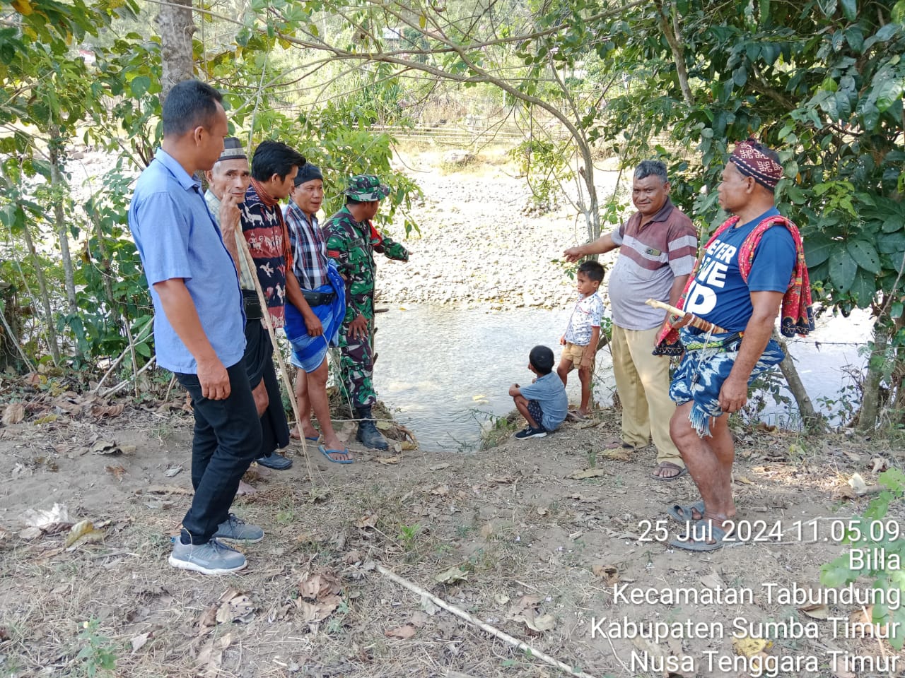 Babinsa Bersama Perangkat Desa Desa Watu Bokul Survei Lahan Sawah Tadah Hujan