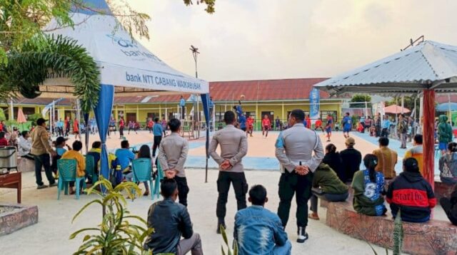 Polres Sumba Barat Amankan Turnamen Bola Volli Bupati Cup