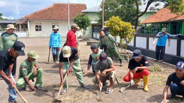 Pemdes Banjarsari Beserta Linmas & Warga Masyarakat Mengadakan Jum'at Bersih (Jumsih)