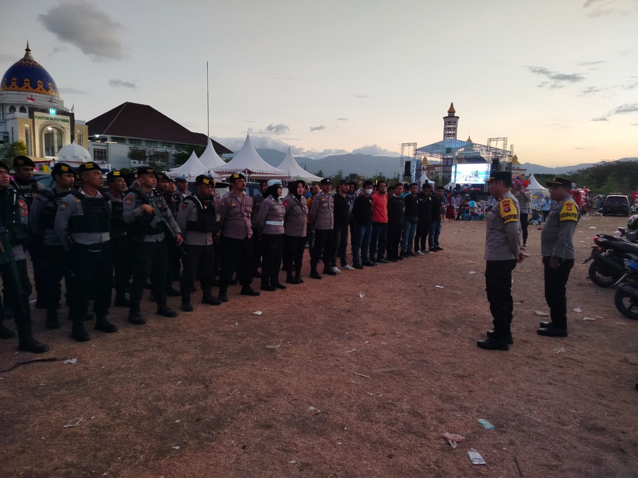 Kapolres Bima Pimpin Pengamanan Pameran di Halaman Kantor Bupati