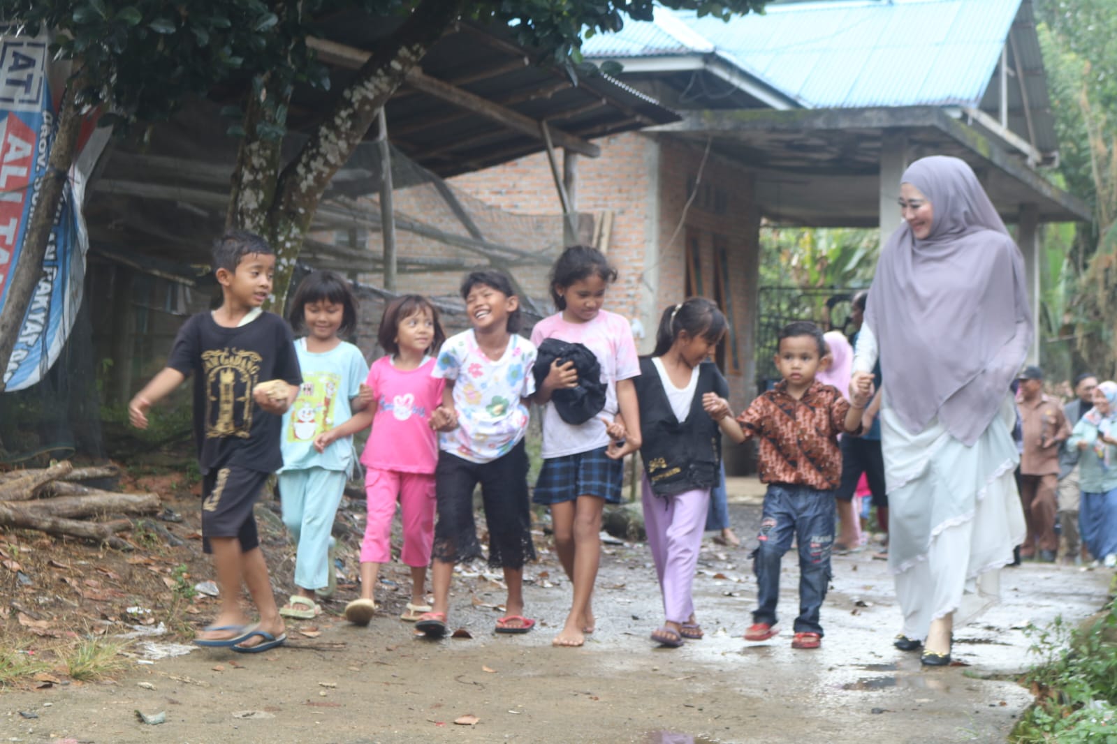 Korban Kebakaran di Siguntur Pessel Sumbar Terima Bantuan Dari Anggota DPR RI