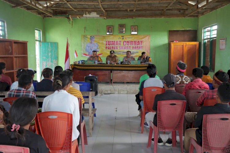 Kapolres Sumba Barat Menyapa Warga Melalui Kegiatan Jumat Curhat