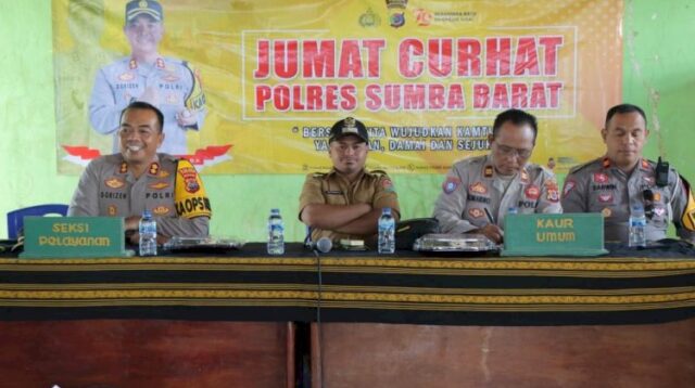 Kapolres Sumba Barat Menyapa Warga Melalui Kegiatan Jumat Curhat