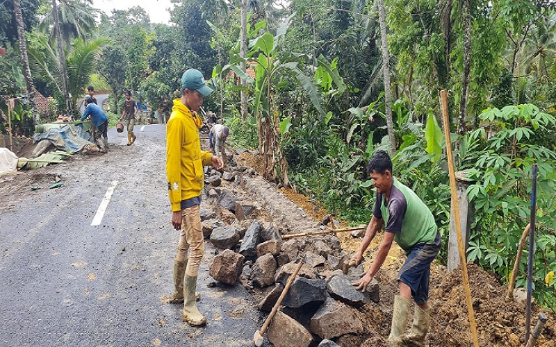 Diduga Lemah Pengawasan, Kualitas Pekerjaan Proyek Penanganan long Segment Pasirgintung-Lengkongbarang Jatiwaras Buruk