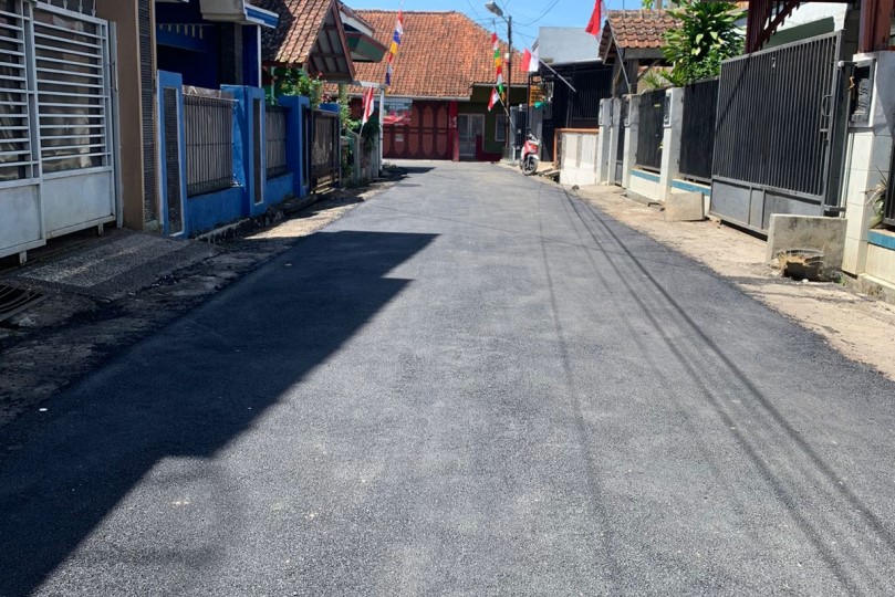 Pemdes Banyuresmi Telah Selesai Pekerjaan Pengaspalan Jalan Desa Dengan Memakai Tim Ahli Dari Aa Permana