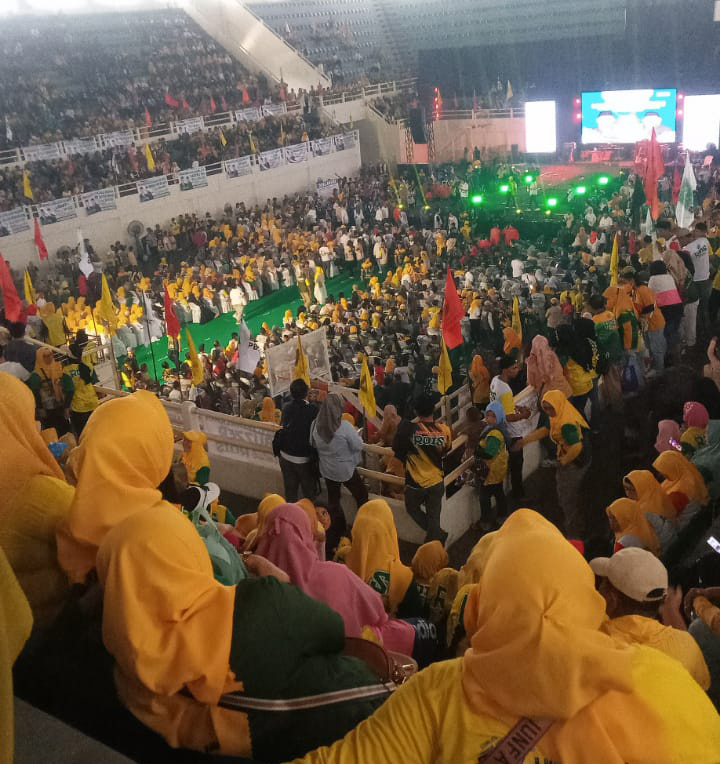 Puluhan Ribu Simpatisan, Relawan Dan Keluarga Membludak, Menyatakan Sikap Mendukung Penuh Memenangkan Pasangan ROIS