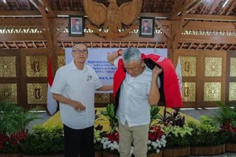 95 Pendonor Darah Sukarela Terima Satyalencana Kebaktian Sosial dari Wakil Presiden