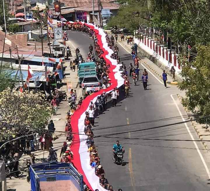 Dandim 1601/ST Hadiri Dan Mengikuti Pengarakan Bendera Merah Putih Sepanjang 340 Meter