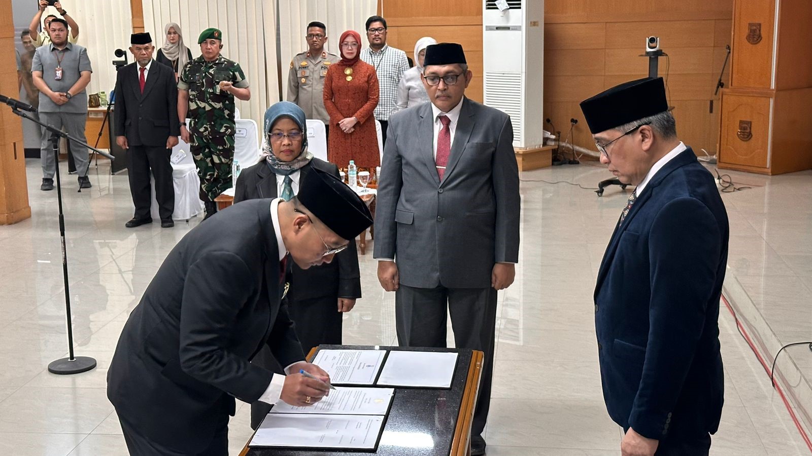Pj Wali Kota Lantik Budi Raharja Sebagai Pj Sekda Kota Cimahi